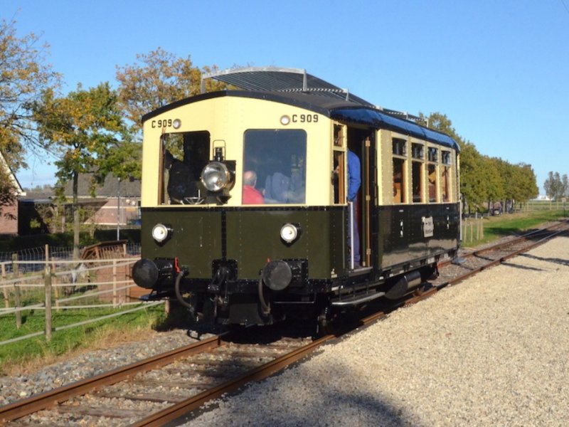 Beschadigde dieseltrein Stoomtrein Goes-Borsele na botsing weer hersteld