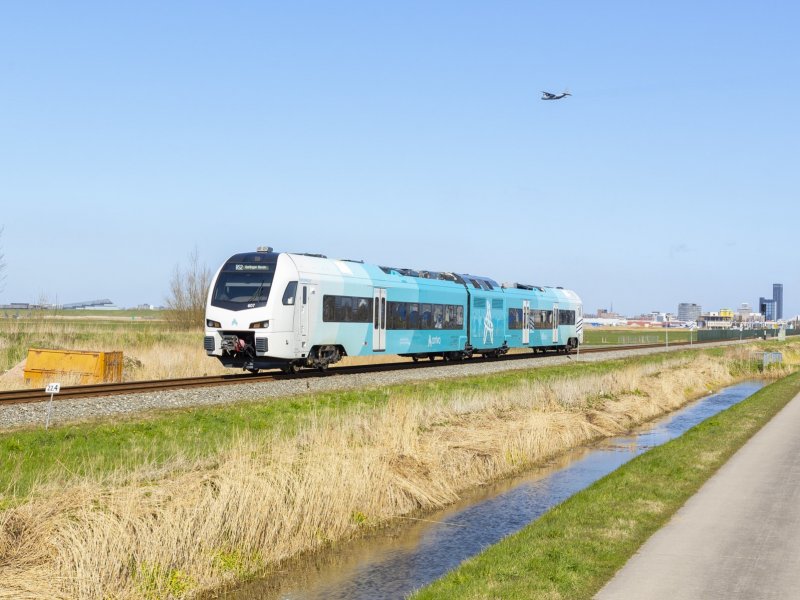NS blijft sprinters naar Zwolle rijden, Arriva grijpt naast Noordelijke Lijnen