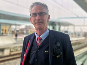 Eerste NS-hoofdconducteurs starten met bodycam op de trein