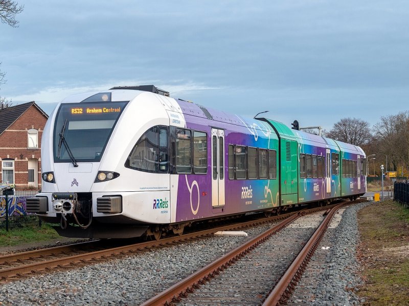 Arriva zet extra spitstreinen in door afsluiting IJsselbrug A12