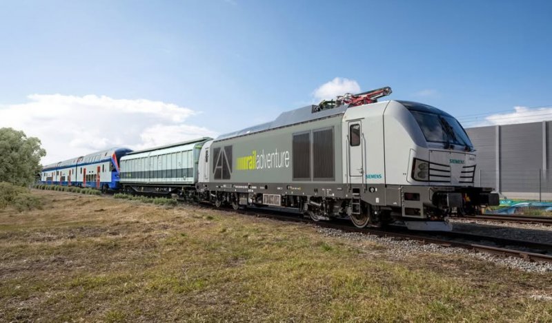 RailAdventure breidt vloot uit met Siemens Vectron Dual Mode locomotief