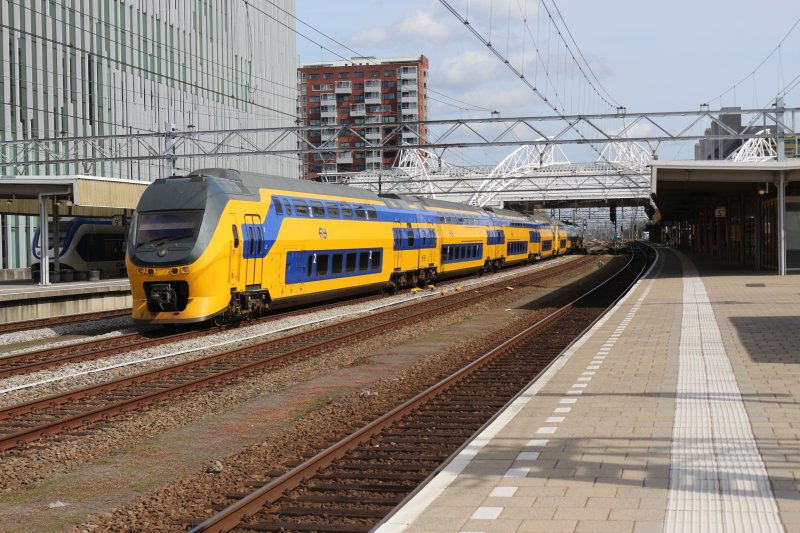 Politie rukt uit om nepwapens in trein op Leiden Centraal