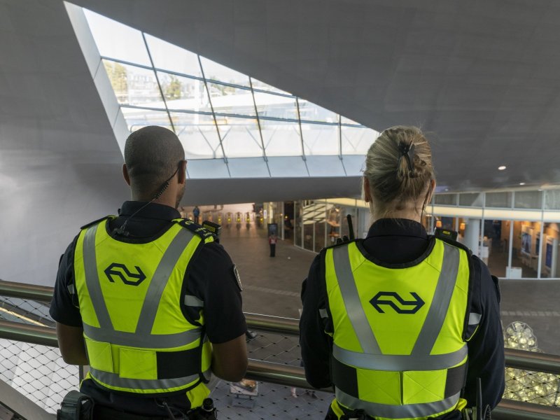 NS start met inzet van wapenstok bij veiligheidspersoneel