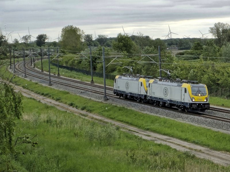Nieuwe Belgische locomotieven van NMBS verschijnen in Nederland voor test- en toelatingsritten