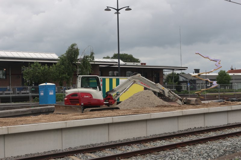 Nieuw perron in Coevorden in aanbouw voor treinverbinding met Duitsland