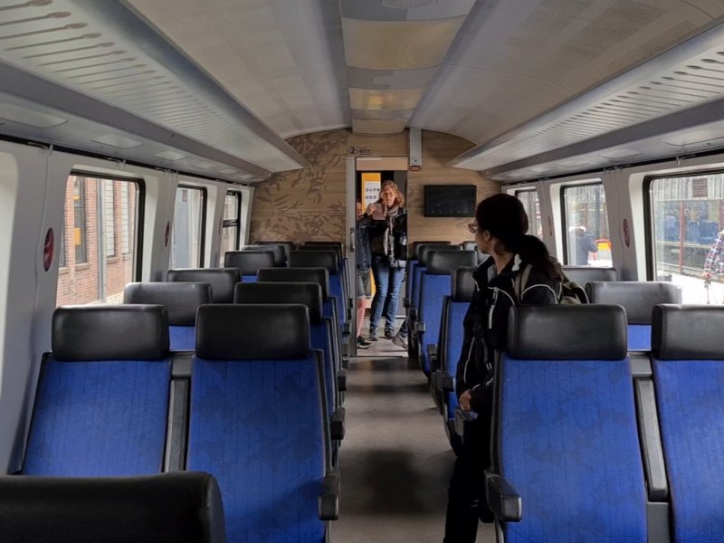 NS wil tassen op treinstoelen verbieden en past voorwaarden aan