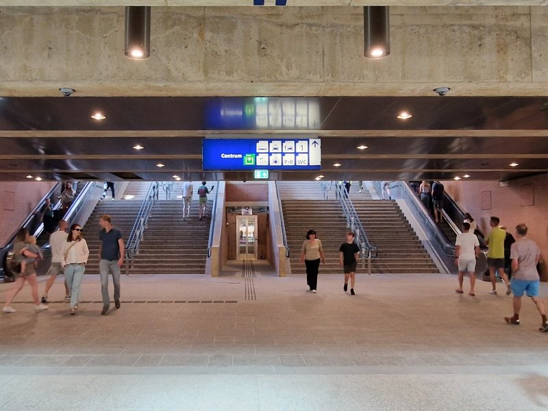Herstel roltrap op station Groningen duurt zeker een half jaar