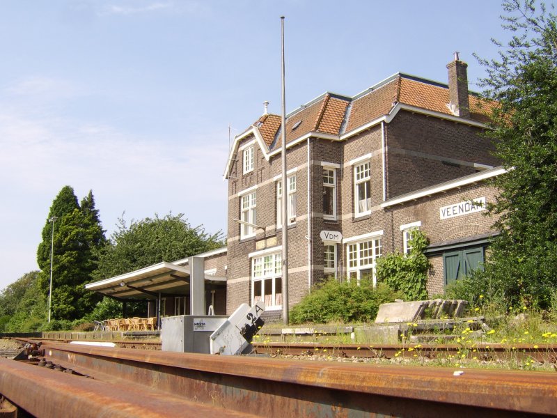 Gemeente Stadskanaal redt STAR met aankoop van stations