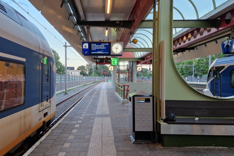 Station Weesp krijgt ruimere perrons voor groeiend aantal reizigers