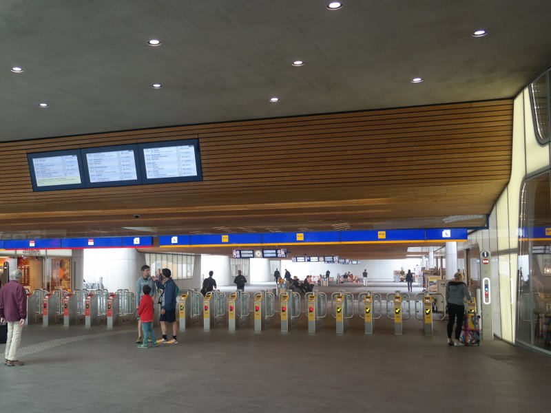 Reizigers met VRR-ticket lopen vast bij poortjes op Arnhem Centraal