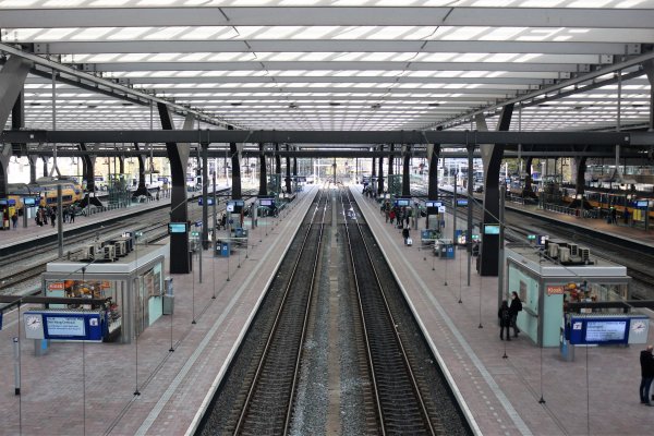 Herstel spoorstoring Rotterdam uitgesteld tot dinsdagochtend