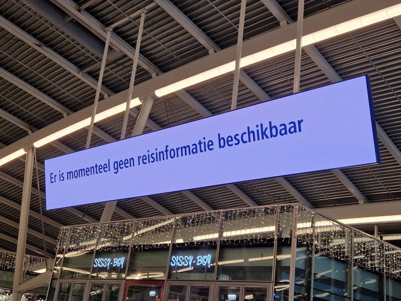 Landelijke storing bij NS: geen reisinformatie op stations