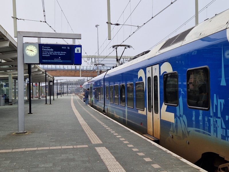 Vakbonden dreigen met wekelijkse stakingen in regionaal openbaar vervoer