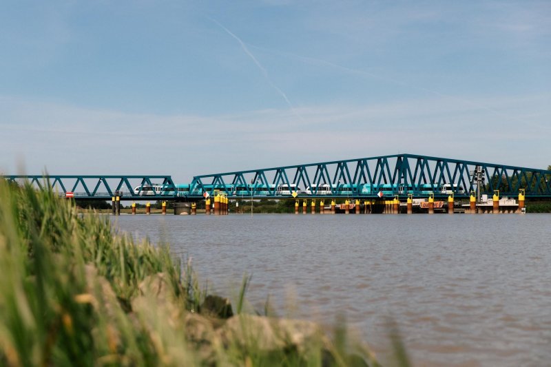 Na ruim tien jaar rijdt de trein weer van Groningen naar Leer