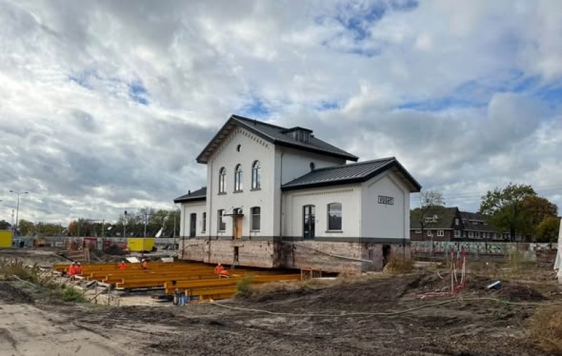 Oud stationsgebouw van Vught wordt vandaag verhuisd